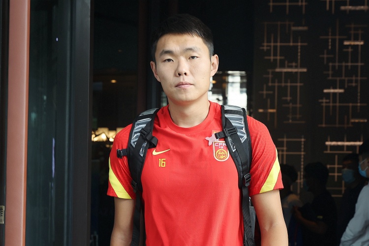  媒體人：國足征召5名邊后衛(wèi)真的有必要嗎？中場堆積眾多8號位